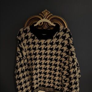 Max Studio Black and Cream Houndstooth Sweater
